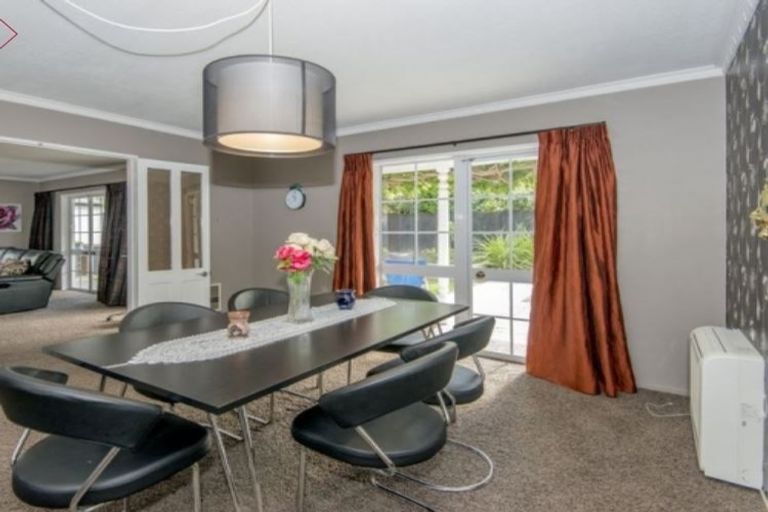 Photo of property in 2/244 Memorial Avenue, Burnside, Christchurch, 8053