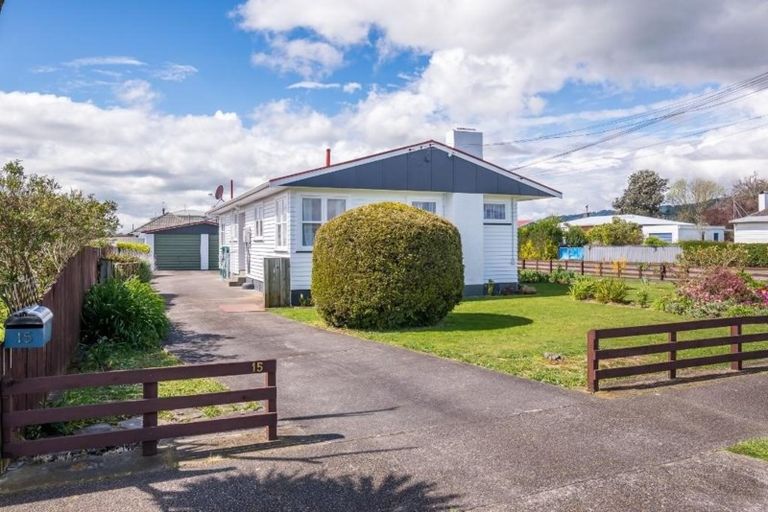 Photo of property in 15 Bledisloe Street, Levin, 5510
