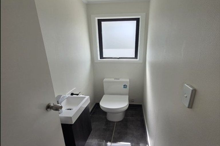 Photo of property in 35 Aronia Way, Goodwood Heights, Auckland, 2105