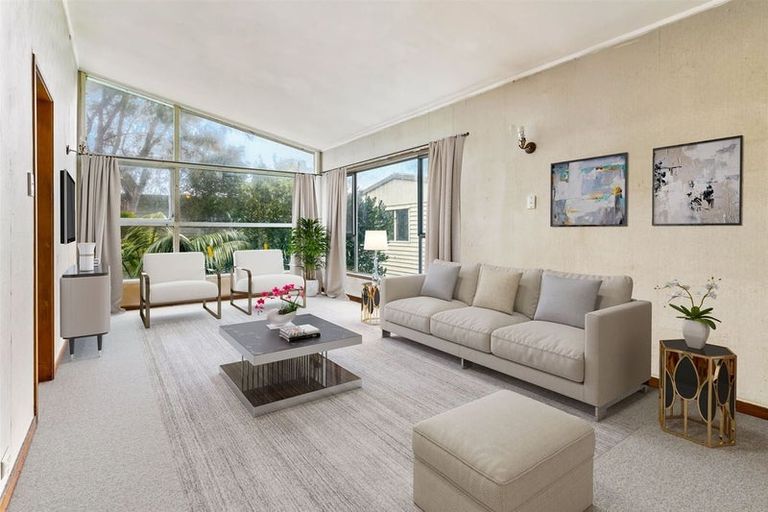 Photo of property in 16 Springside Place, New Lynn, Auckland, 0600