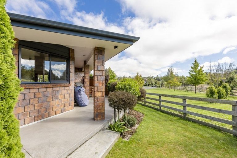 Photo of property in 10 Parkland Drive, Waipawa, 4210