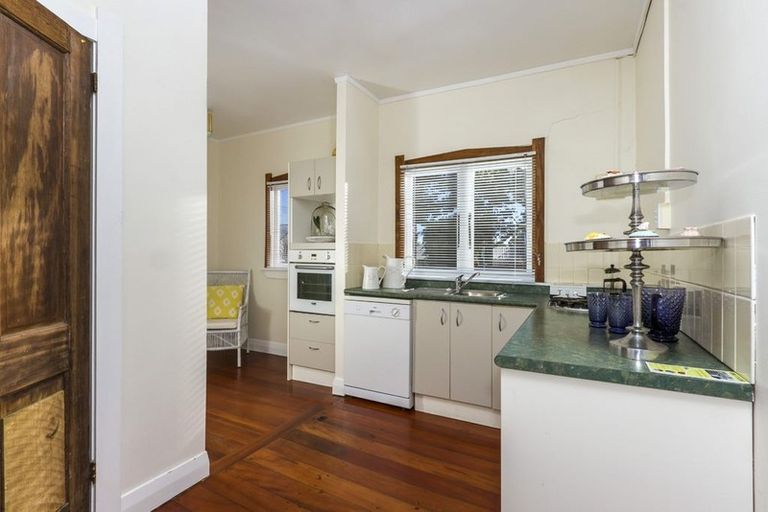Photo of property in 147 Vauxhall Road, Narrow Neck, Auckland, 0624