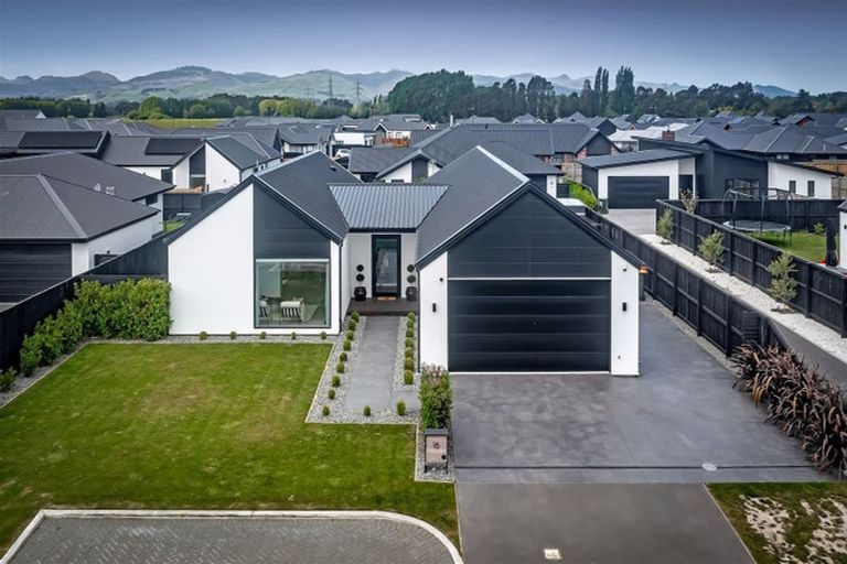 Photo of property in 16 William Deans Drive, Prebbleton, 7604