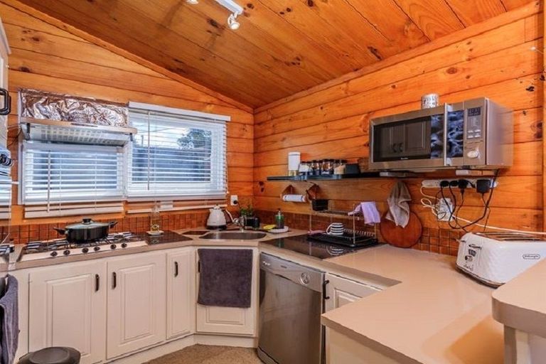 Photo of property in 60 Carlisle Road, Browns Bay, Auckland, 0630