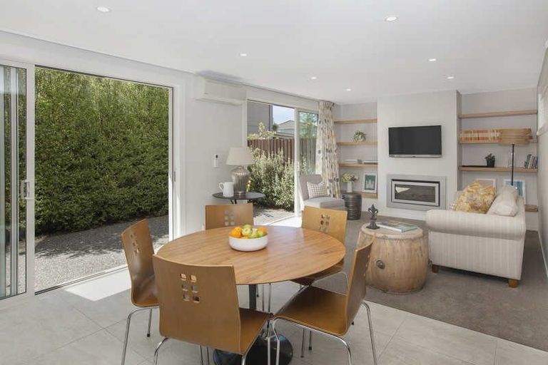 Photo of property in 2/10 Stoneyhurst Street, St Albans, Christchurch, 8014