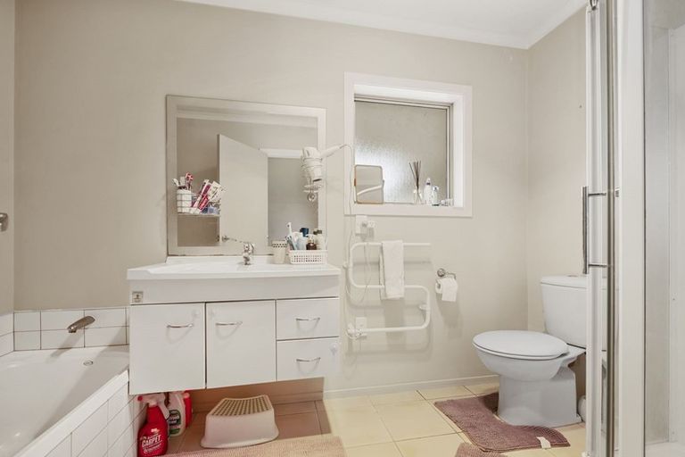 Photo of property in 33/64 Kawaha Point Road, Kawaha Point, Rotorua, 3010