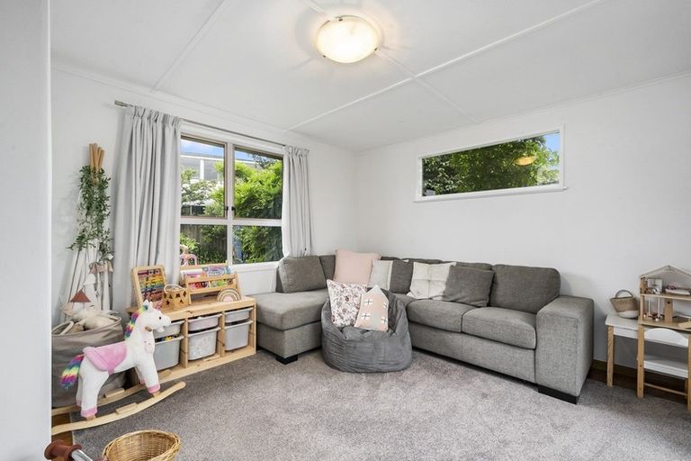 Photo of property in 2 Hadfield Place, Paraparaumu Beach, Paraparaumu, 5032