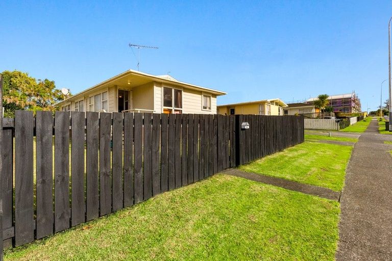 Photo of property in 144 Mahia Road, Wattle Downs, Auckland, 2103