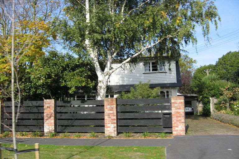 Photo of property in 12 Chilcombe Street, Ilam, Christchurch, 8041