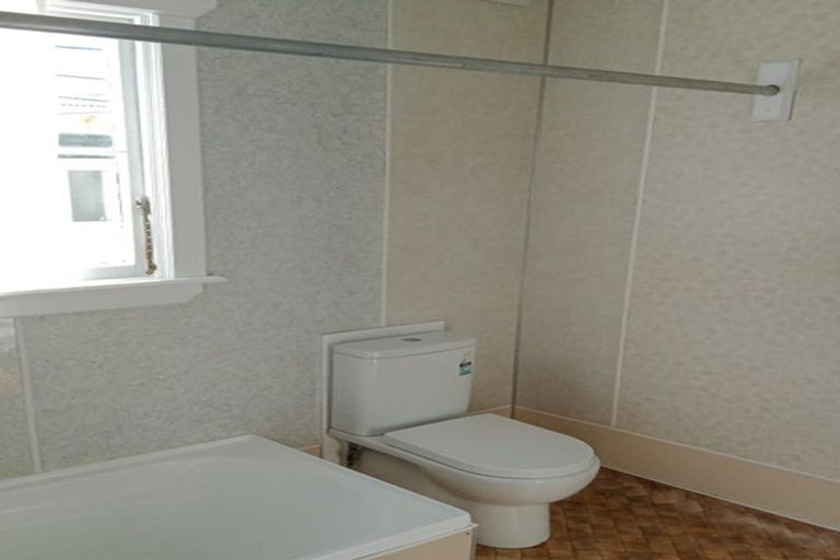 Photo of property in 5 Claremont Grove, Mount Victoria, Wellington, 6011