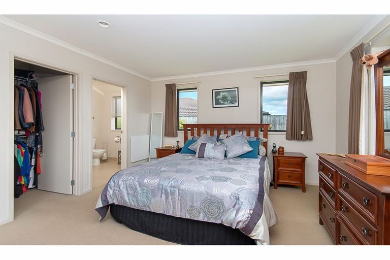 Photo of property in 10 Mccall Drive, Waiuku, 2123