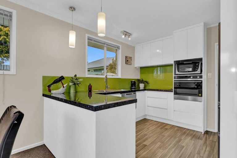 Photo of property in 2/122 Cavendish Road, Casebrook, Christchurch, 8051