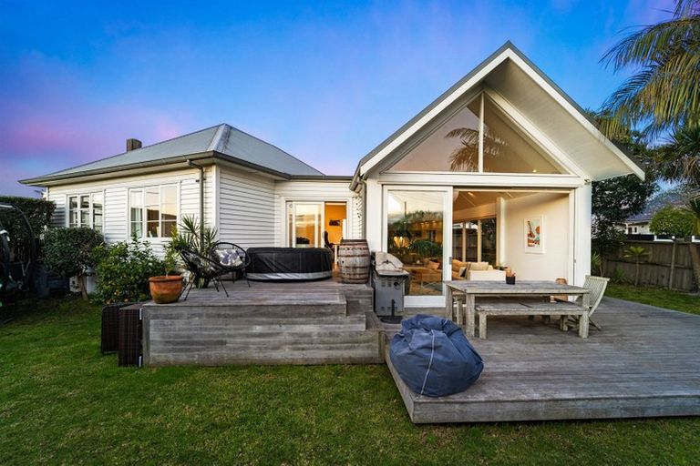 Photo of property in 17 Vincent Road, Northcote Point, Auckland, 0627
