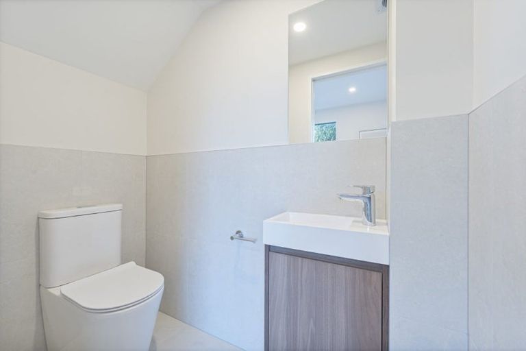 Photo of property in 2/5 Hereford Street, Te Atatu Peninsula, Auckland, 0610