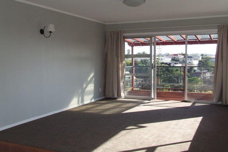 Photo of property in 2 Malters Place, Browns Bay, Auckland, 0630