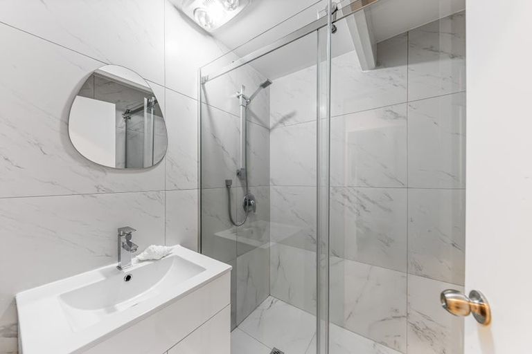 Photo of property in 18 Outlook Road, Greenhithe, Auckland, 0632