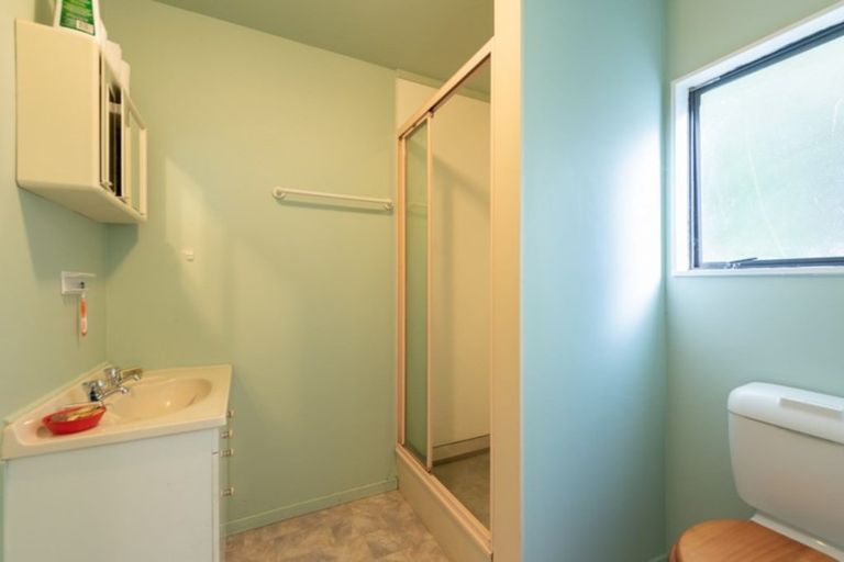 Photo of property in 3/422 Queens Drive, Lyall Bay, Wellington, 6022