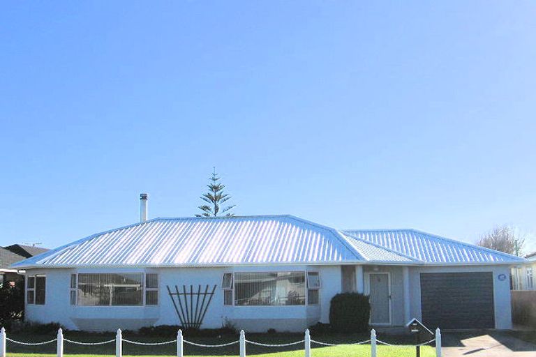 Photo of property in 9 Seabury Avenue, Foxton Beach, Foxton, 4815