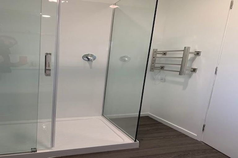 Photo of property in 27 Brunton Place, Glenfield, Auckland, 0629