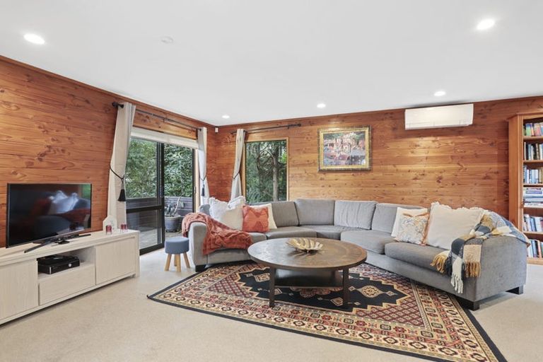 Photo of property in 132 Woodlands Park Road, Titirangi, Auckland, 0604