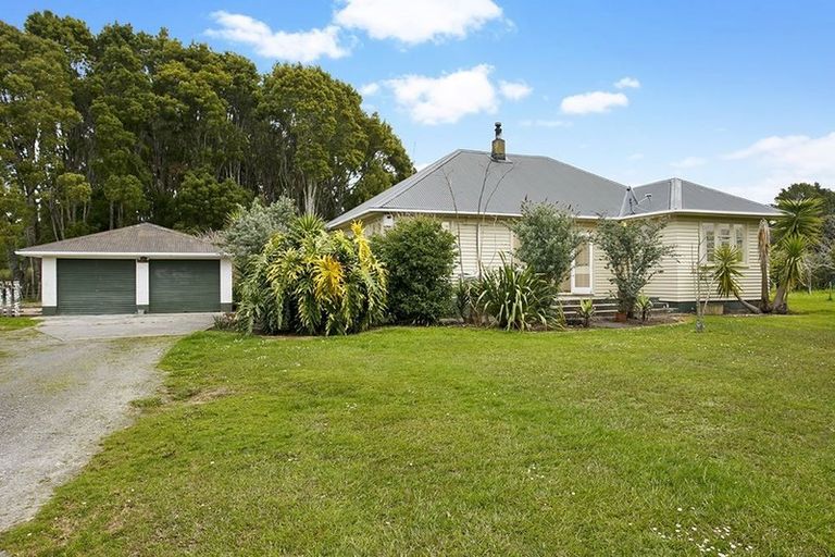 Photo of property in 1145 Kahikatea Flat Road, Waitoki, Kaukapakapa, 0871