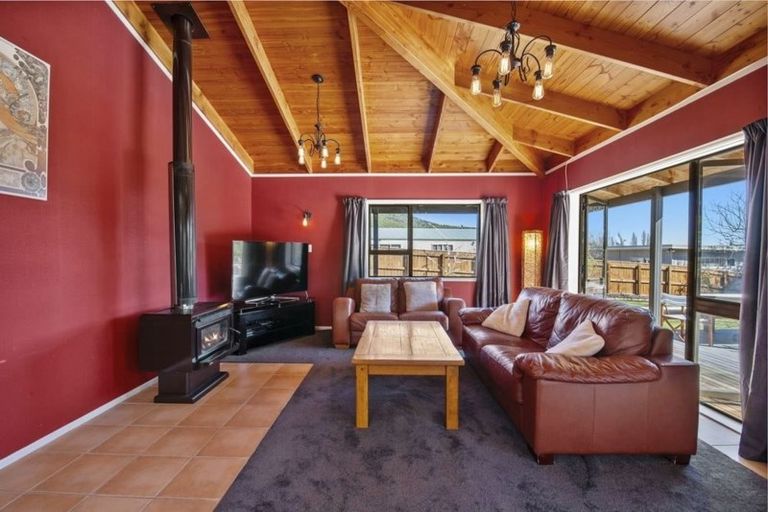 Photo of property in 10 Angela Place, Kinloch, Taupo, 3377