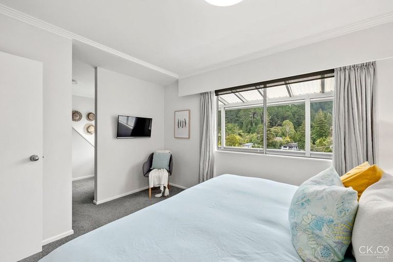 Photo of property in 32 Forest Road, Pinehaven, Upper Hutt, 5019