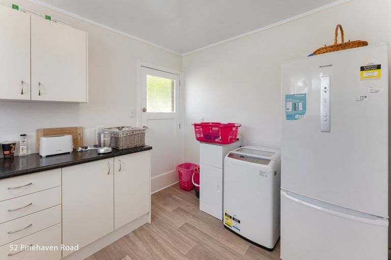 Photo of property in 52 Pinehaven Road, Pinehaven, Upper Hutt, 5019