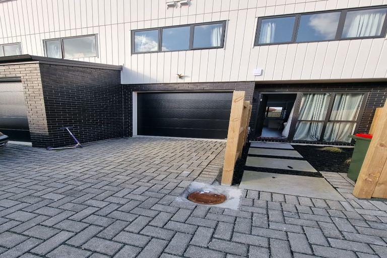 Photo of property in 49c Riverton Drive, Randwick Park, Auckland, 2105