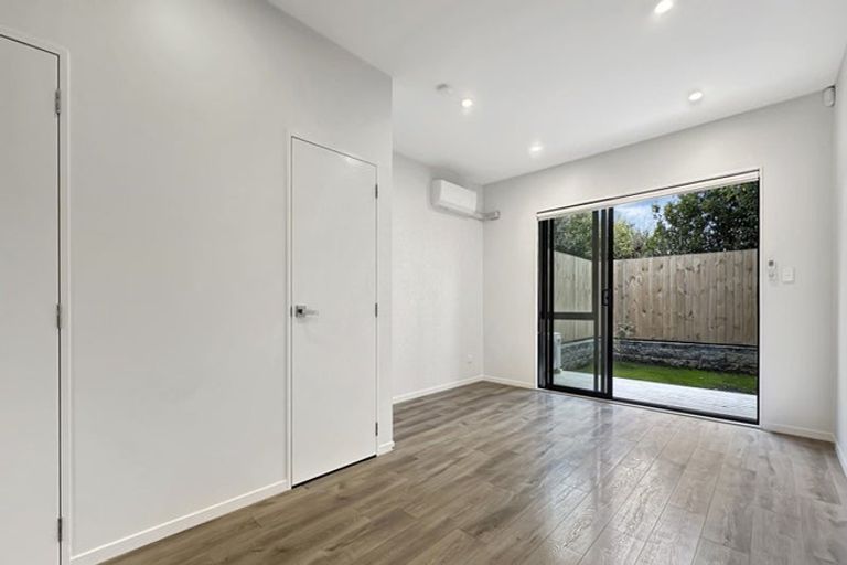 Photo of property in 6/241 Don Buck Road, Massey, Auckland, 0614
