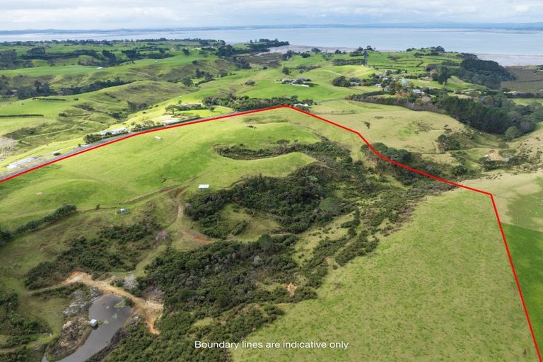 Photo of property in 3087 Awhitu Road, Awhitu, Waiuku, 2684