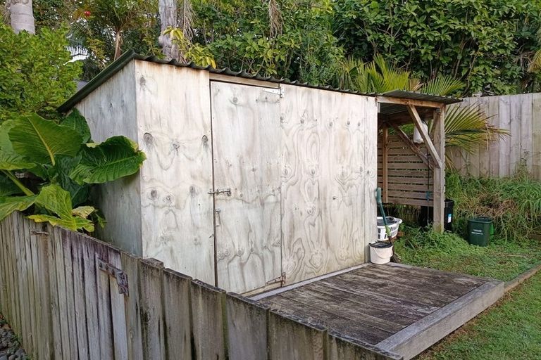 Photo of property in 74 Rosario Crescent, Red Beach, 0932