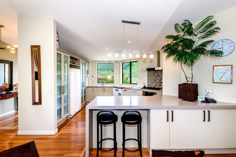 Photo of property in 10 Lambert Way, Paraparaumu, 5032