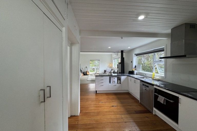 Photo of property in 98 Queens Road, Waikanae Beach, Waikanae, 5036