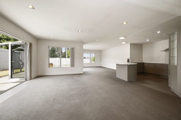 Photo of property in 8 Owhatiura Drive, Lynmore, Rotorua, 3010