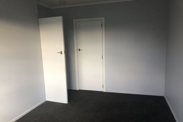 Photo of property in 2/9 College Road, Northcote, Auckland, 0627