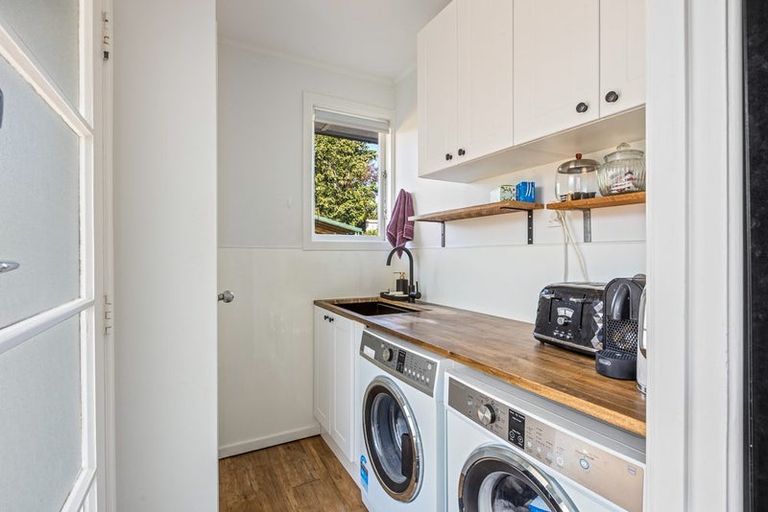 Photo of property in 58 Vodanovich Road, Te Atatu South, Auckland, 0610