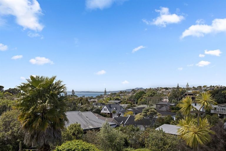 Photo of property in 14 Hythe Terrace, Mairangi Bay, Auckland, 0630