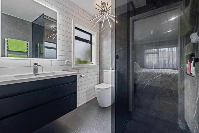 Photo of property in 34 Kinder Street, Acacia Bay, Taupo, 3330