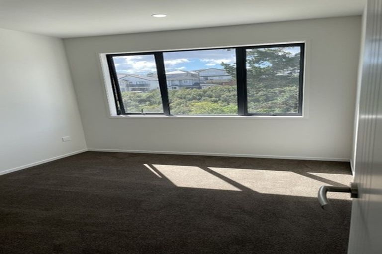 Photo of property in 32 Karoro Road, One Tree Point, 0118