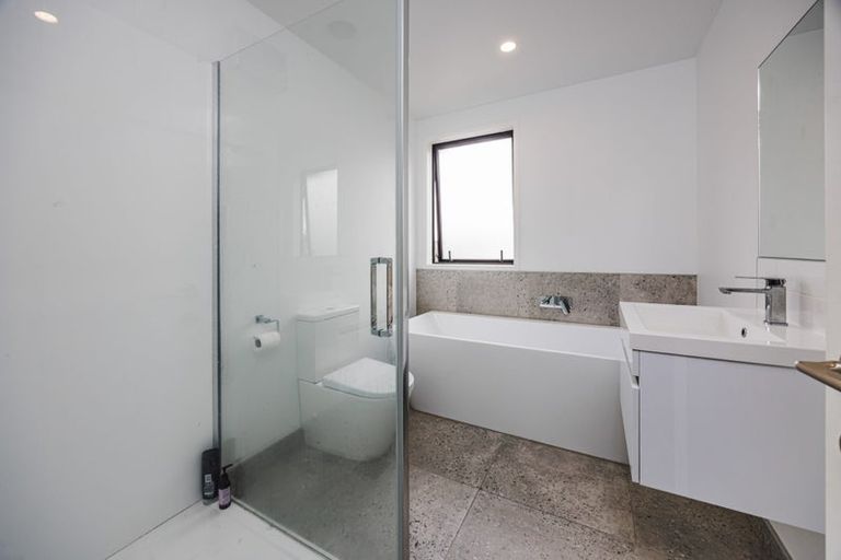 Photo of property in 17b Cessna Crescent, Mangere, Auckland, 2022