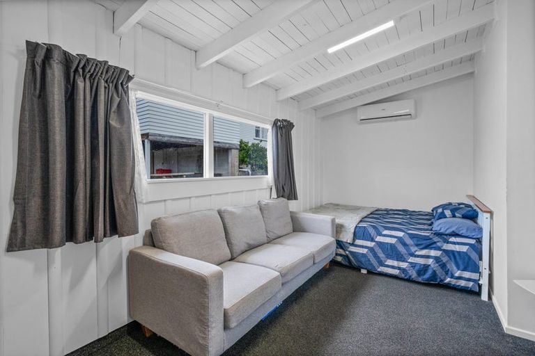 Photo of property in 35 Beaubank Road, Kelston, Auckland, 0602