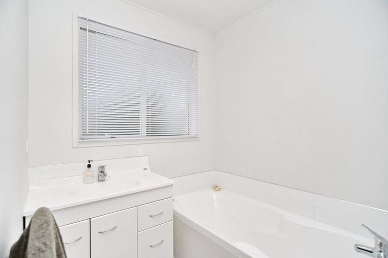 Photo of property in 1/17 Nyoli Street, Northcote, Christchurch, 8052