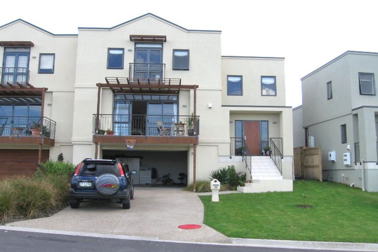 Photo of property in 36 Provence Esplanade, Te Atatu Peninsula, Auckland, 0610