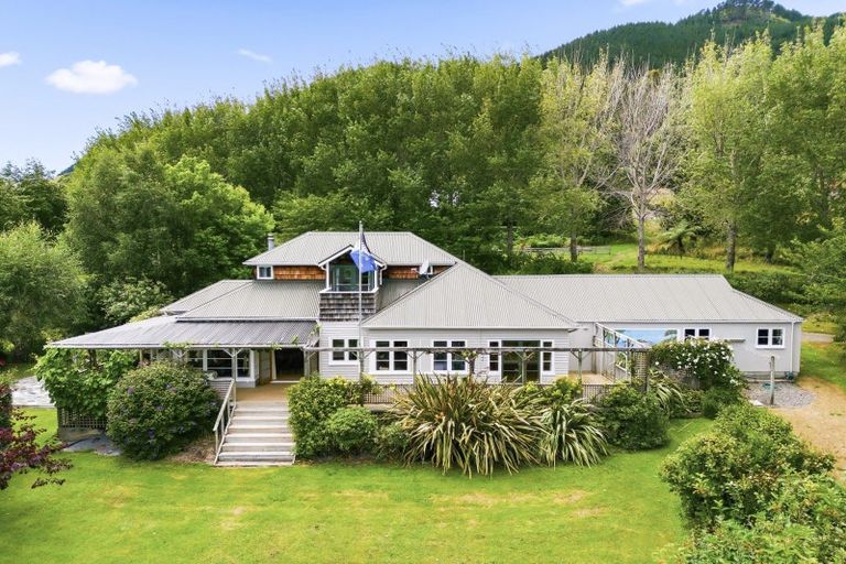 Photo of property in 19 Hadfield Road, Peka Peka, Waikanae, 5391