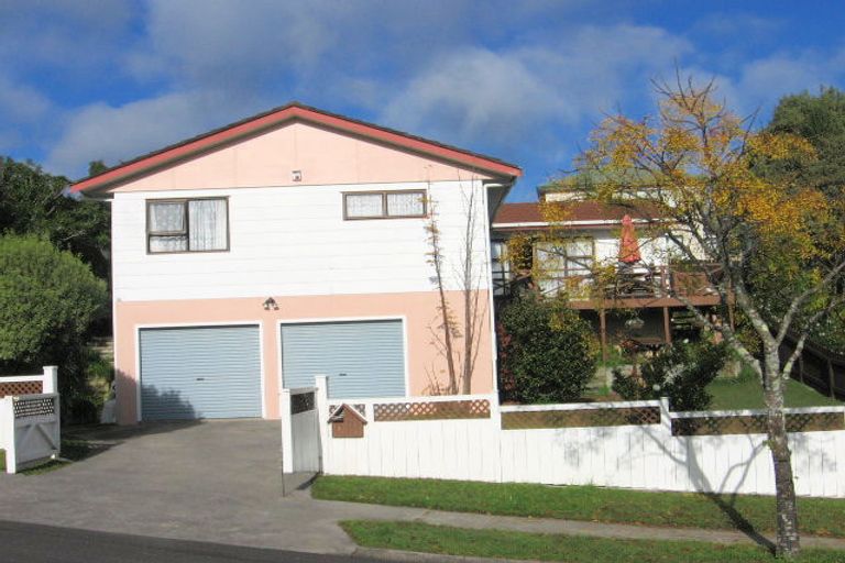 Photo of property in 7 Melia Grove, Goodwood Heights, Auckland, 2105
