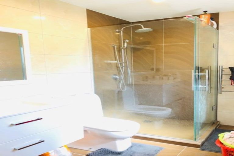 Photo of property in 20a Malmo Place, Massey, Auckland, 0614