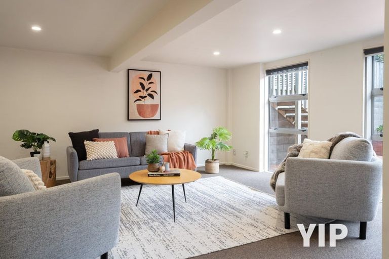 Photo of property in 14 Cheyne Walk, Newlands, Wellington, 6037