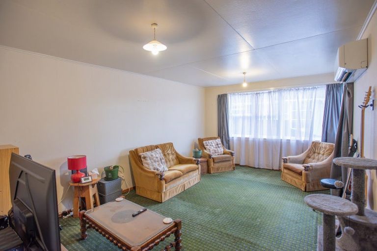 Photo of property in 16 Great North Road, Winton, 9720
