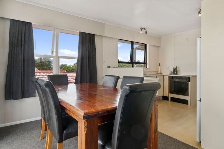 Photo of property in 33 School Road, Te Atatu South, Auckland, 0610